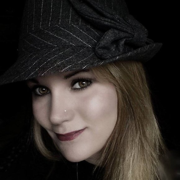 Meet your Posher, Stephanie - Picture 1 of 2